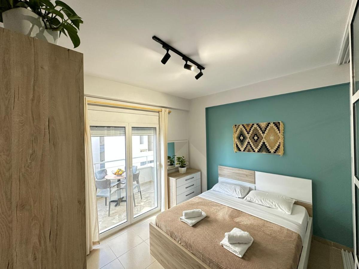 Trea Accomodations - On Private Beach With Sunbed & Umbrella Vlore Exterior photo
