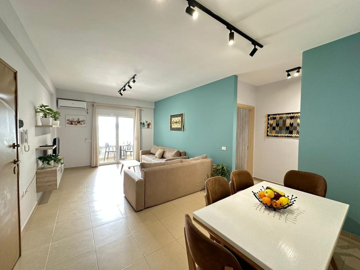 Trea Accomodations - On Private Beach With Sunbed & Umbrella Vlore Exterior photo