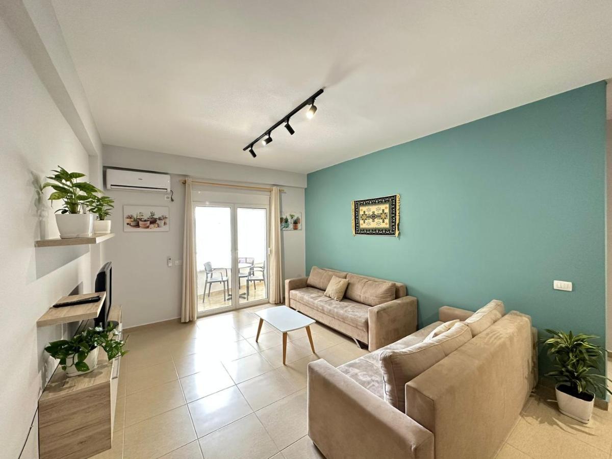 Trea Accomodations - On Private Beach With Sunbed & Umbrella Vlore Exterior photo